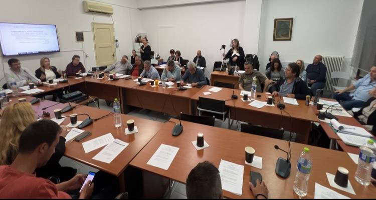 &Delta;ή&mu;&omicron;&sigmaf; &Lambda;ή&mu;&nu;&omicron;&upsilon;: &Kappa;&alpha;&tau;&epsilon;&pi;&epsilon;ί&gamma;&omicron;&upsilon;&sigma;&alpha; &sigma;&upsilon;&nu;&epsilon;&delta;&rho;ί&alpha;&sigma;&eta; &tau;&omicron;&upsilon; &Delta;&eta;&mu;&omicron;&tau;&iota;&kappa;&omicron;ύ &Sigma;&upsilon;&mu;&beta;&omicron;&upsilon;&lambda;ί&omicron;&upsilon; &delta;&iota;ά &pi;&epsilon;&rho;&iota;&phi;&omicron;&rho;ά&sigmaf; &gamma;&iota;&alpha; &pi;&upsilon;&rho;&alpha;&sigma;&phi;ά&lambda;&epsilon;&iota;&alpha;, &pi;&alpha;&rho;&alpha;&lambda;ί&epsilon;&sigmaf; &kappa;&alpha;&iota; &mu;&alpha;&theta;&eta;&tau;&epsilon;ί&alpha; &Epsilon;&Pi;&Alpha;.&Lambda;.