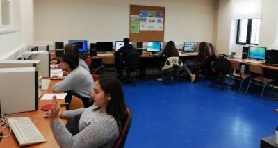 &Gamma;&Epsilon;.&Lambda;. &Mu;&omicron;ύ&delta;&rho;&omicron;&upsilon;: &Mu;&alpha;&theta;&eta;&tau;έ&sigmaf; &sigma;&chi;&epsilon;&delta;ί&alpha;&sigma;&alpha;&nu; &lambda;&omicron;&gamma;ό&tau;&upsilon;&pi;&alpha; &gamma;&iota;&alpha; &tau;&eta;&nu; &epsilon;&kappa;&sigma;&tau;&rho;&alpha;&tau;&epsilon;ί&alpha; &laquo;&Alpha;&upsilon;&tau;ή &tau;&eta; &phi;&omicron;&rho;ά &psi;&eta;&phi;ί&zeta;&omega;&raquo; &tau;&omega;&nu; &Epsilon;&upsilon;&rho;&omega;&epsilon;&kappa;&lambda;&omicron;&gamma;ώ&nu; 2019