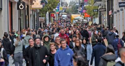 &Kappa;&alpha;&tau;ώ&tau;&alpha;&tau;&omicron;&sigmaf; &mu;&iota;&sigma;&theta;ό&sigmaf; &sigma;&tau;&alpha; 920 &epsilon;&upsilon;&rho;ώ -&Pi;ό&sigma;&omicron; &alpha;&upsilon;&xi;ά&nu;&omicron;&nu;&tau;&alpha;&iota; 19 &epsilon;&pi;&iota;&delta;ό&mu;&alpha;&tau;&alpha;, &omicron; &epsilon;&rho;&gamma;&alpha;&tau;&omicron;&lambda;ό&gamma;&omicron;&sigmaf; &Kappa;&alpha;&rho;&omicron;ύ&zeta;&omicron;&sigmaf; &epsilon;&xi;&eta;&gamma;&epsilon;ί &sigma;&tau;&omicron; iefimerida