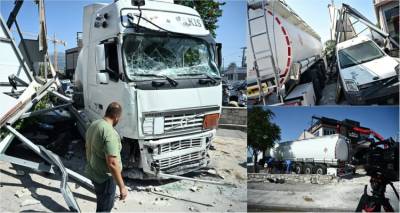 Εικόνες χάους στο Μενίδι: Βυτιοφόρο εισέβαλε σε μάντρα αυτοκινήτων, μετά από σύγκρουση με ΙΧ -Μεγάλες ζημιές