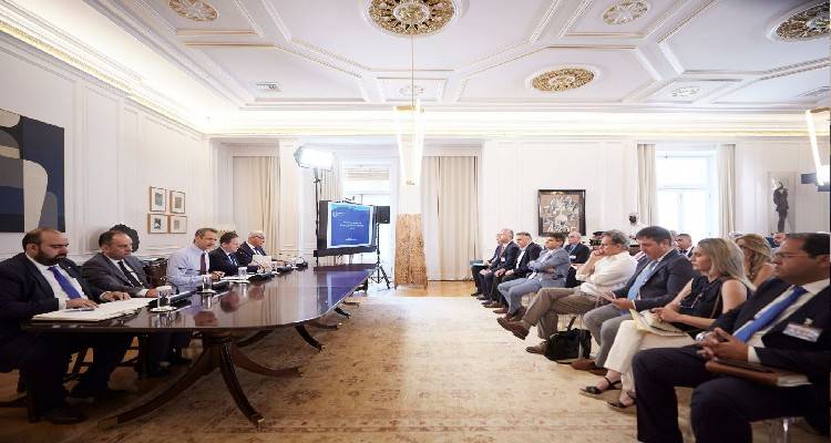 &Sigma;&Upsilon;&Rho;&Iota;&Zeta;&Alpha;: &laquo;&Kappa;&alpha;&mu;ί&alpha; &omicron;&upsilon;&sigma;&iota;&alpha;&sigma;&tau;&iota;&kappa;ή &pi;&omicron;&lambda;&iota;&tau;&iota;&kappa;ή &gamma;&iota;&alpha; &tau;&eta; &Nu;&eta;&sigma;&iota;&omega;&tau;&iota;&kappa;ό&tau;&eta;&tau;&alpha; &delta;&epsilon;&nu; &alpha;&kappa;&omicron;ύ&sigma;&alpha;&mu;&epsilon; &alpha;&pi;ό &tau;&alpha; &chi;&epsilon;ί&lambda;&eta; &tau;&omicron;&upsilon; &kappa;. &Mu;&eta;&tau;&sigma;&omicron;&tau;ά&kappa;&eta;. &Kappa;&epsilon;&nu;έ&sigmaf; &upsilon;&pi;&omicron;&sigma;&chi;έ&sigma;&epsilon;&iota;&sigmaf; &mu;&iota;&alpha; &Kappa;&upsilon;&beta;έ&rho;&nu;&eta;&sigma;&eta;&sigmaf; &sigma;&epsilon; &alpha;&pi;&omicron;&delta;&rho;&omicron;&mu;ή&raquo;