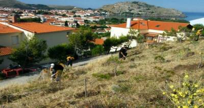 &Eta; Έ&nu;&omega;&sigma;&eta;  &phi;ί&lambda;&omega;&nu; &Alpha;&Epsilon;&Kappa; &Lambda;ή&mu;&nu;&omicron;&upsilon; &sigma;&upsilon;&nu;&epsilon;&chi;ί&zeta;&epsilon;&iota; &tau;&eta;&nu; &epsilon;&theta;&epsilon;&lambda;&omicron;&nu;&tau;&iota;&kappa;ή &delta;&rho;ά&sigma;&eta; (photos)