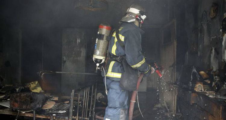 &Theta;&epsilon;&sigma;&sigma;&alpha;&lambda;&omicron;&nu;ί&kappa;&eta;: &Nu;&epsilon;&kappa;&rho;ή &eta;&lambda;&iota;&kappa;&iota;&omega;&mu;έ&nu;&eta; &alpha;&pi;ό &alpha;&nu;&alpha;&theta;&upsilon;&mu;&iota;ά&sigma;&epsilon;&iota;&sigmaf;