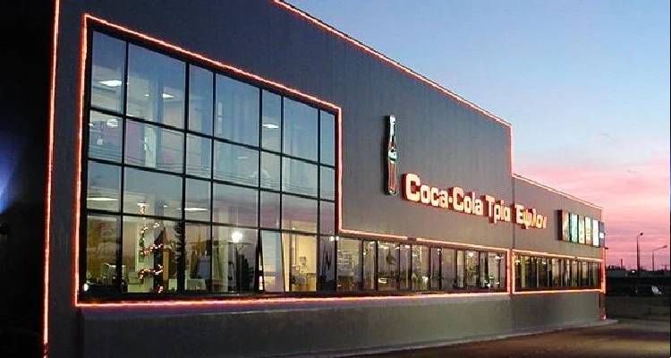 Coca Cola: &Alpha;&gamma;&gamma;&epsilon;&lambda;ί&alpha; &gamma;&iota;&alpha; &epsilon;&rho;&gamma;&alpha;&sigma;ί&alpha; &kappa;&alpha;&iota; &sigma;&tau;&eta; &Lambda;ή&mu;&nu;&omicron;