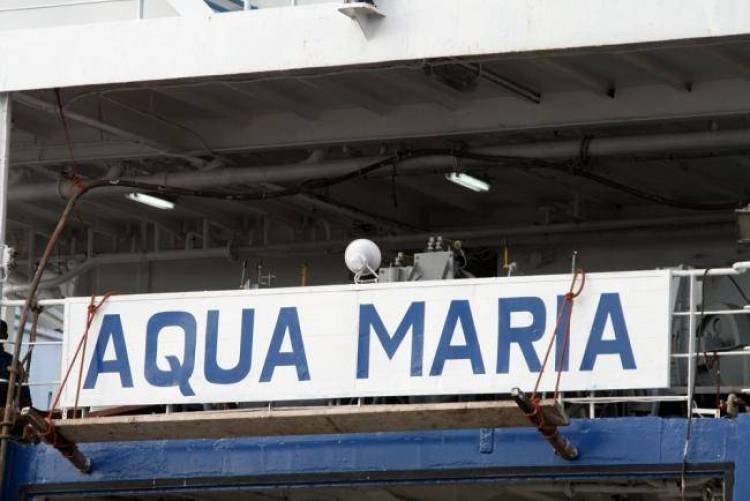 Δεν έδεσε το Aqua Maria λόγω καιρού | Ταλαιπωρία για τους 61 επιβάτες