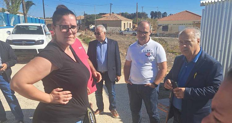 &Lambda;ή&mu;&nu;&omicron;&sigmaf;: &Pi;&alpha;&rho;&alpha;&sigma;&kappa;&epsilon;&upsilon;&alpha;ΐ&delta;&eta;&sigmaf; &kappa;&alpha;&iota; &Lambda;&omicron;ύ&kappa;&alpha;&sigmaf; &sigma;&tau;&omicron; &laquo;&mu;&pi;&lambda;ό&kappa;&omicron;&raquo; &tau;&omega;&nu; &gamma;&omicron;&nu;&iota;ώ&nu; &sigma;&tau;&eta;&nu; &Alpha;&tau;&sigma;&iota;&kappa;ή