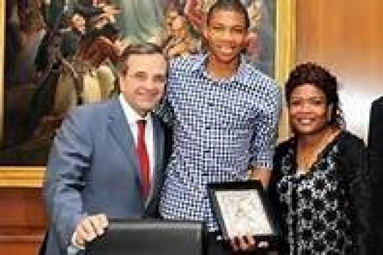 Ένας λαθρομετανάστης στο Μαξίμου, του Φώτη Γεωργελέ