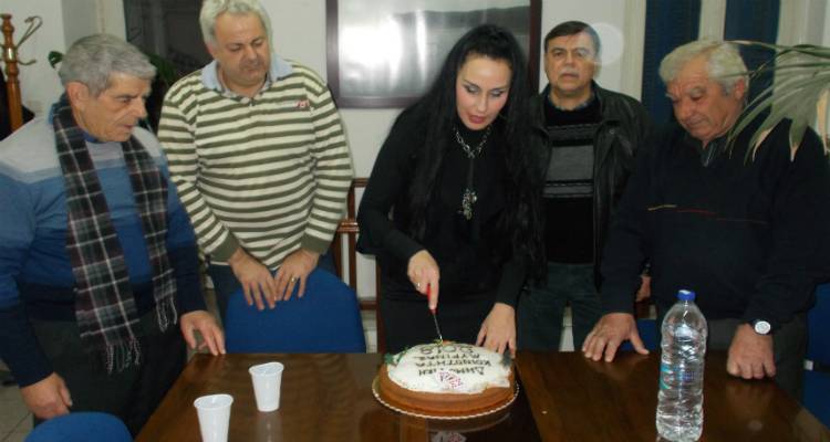 &Eta; &Delta;&eta;&mu;&omicron;&tau;&iota;&kappa;ή &Kappa;&omicron;&iota;&nu;ό&tau;&eta;&tau;&alpha; &Mu;ύ&rho;&iota;&nu;&alpha;&sigmaf; έ&kappa;&omicron;&psi;&epsilon; &tau;&eta; &beta;&alpha;&sigma;&iota;&lambda;ό&pi;&iota;&tau;&alpha; (photos)