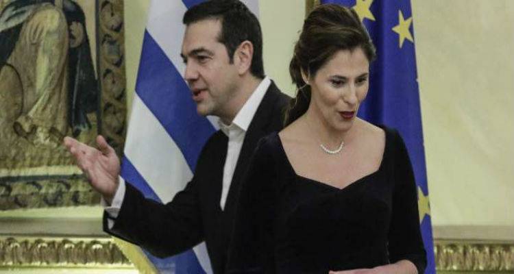&Eta; &Pi;&epsilon;&rho;&iota;&sigma;&tau;έ&rho;&alpha; &Mu;&pi;&alpha;&zeta;&iota;ά&nu;&alpha; &alpha;&pi;ό &delta;&iota;&omicron;&iota;&kappa;&eta;&tau;&iota;&kappa;ή &upsilon;&pi;ά&lambda;&lambda;&eta;&lambda;&omicron;&sigmaf; έ&gamma;&iota;&nu;&epsilon; &kappa;&alpha;&theta;&eta;&gamma;ή&tau;&rho;&iota;&alpha; &sigma;&tau;&omicron; &Pi;&omicron;&lambda;&upsilon;&tau;&epsilon;&chi;&nu;&epsilon;ί&omicron; -&Mu;. &Delta;&epsilon;&upsilon;&tau;έ&rho;&alpha;, &mu;&epsilon; &Phi;&Epsilon;&Kappa; [έ&gamma;&gamma;&rho;&alpha;&phi;&omicron;]