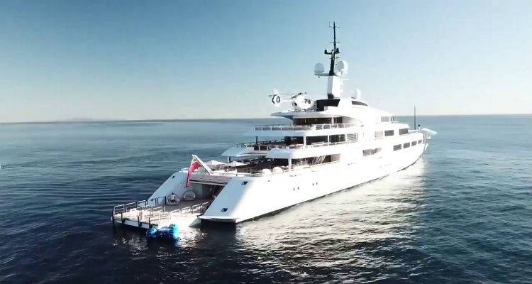 «Άφωνοι» στο Μούδρο με το γιοτ της πλουσιότερης γυναίκας της Βρετανίας | Το εντυπωσιακό «Vava II» (video)