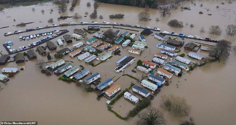 Βρετανία: Έντονες ανησυχίες για το ενδεχόμενο να σημειωθούν νέες καταστροφικές πλημμύρες