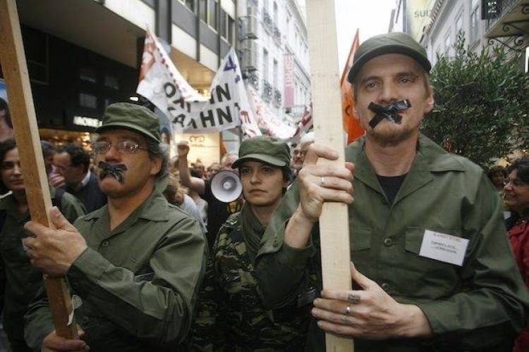 Τι στηρίζει η κοινωνία;