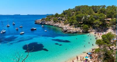 &Delta;&iota;&alpha;&kappa;&omicron;&pi;έ&sigmaf; &sigma;&tau;&omicron; &epsilon;&xi;&omega;&tau;&epsilon;&rho;&iota;&kappa;ό: T&omicron; &Eta;&nu;&omega;&mu;έ&nu;&omicron; &Beta;&alpha;&sigma;ί&lambda;&epsilon;&iota;&omicron; &sigma;&upsilon;&nu;&iota;&sigma;&tau;ά &pi;&rho;&omicron;&sigma;&omicron;&chi;ή, &epsilon;&nu;ώ &eta; &Epsilon;&Epsilon; &ldquo;&alpha;&nu;&omicron;ί&gamma;&epsilon;&iota;&rdquo; &tau;&omicron;&nu; &tau;&omicron;&upsilon;&rho;&iota;&sigma;&mu;ό &gamma;&iota;&alpha; &tau;&rho;ί&tau;&epsilon;&sigmaf; &chi;ώ&rho;&epsilon;&sigmaf;