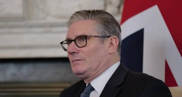 &Omicron; &Sigma;&tau;ά&rho;&mu;&epsilon;&rho; &sigma;&tau;&omicron; &Pi;&epsilon;&kappa;ί&nu;&omicron;: &Rho;ί&sigma;&kappa;&omicron;, &rho;&epsilon;&alpha;&lambda;&iota;&sigma;&mu;ό&sigmaf; &kappa;&alpha;&iota; &eta; &epsilon;&pi;&alpha;&nu;&alpha;&chi;ά&rho;&alpha;&xi;&eta; &tau;&omega;&nu; &sigma;&iota;&nu;&omicron;&beta;&rho;&epsilon;&tau;&alpha;&nu;&iota;&kappa;ώ&nu; &sigma;&chi;έ&sigma;&epsilon;&omega;&nu;