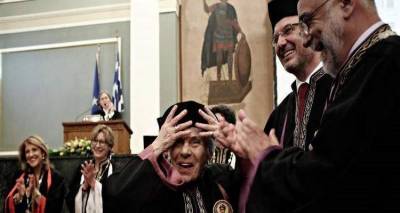 &laquo;Έ&nu;&alpha;&sigmaf; &alpha;&upsilon;&tau;&omicron;&sigma;&chi;έ&delta;&iota;&omicron;&sigmaf; ά&nu;&theta;&rho;&omega;&pi;&omicron;&sigmaf; &epsilon;ί&mu;&alpha;&iota;&raquo; &epsilon;ί&pi;&epsilon; &eta; &Kappa;&iota;&kappa;ή &Delta;&eta;&mu;&omicron;&upsilon;&lambda;ά &kappa;&alpha;&tau;ά &tau;&eta;&nu; &alpha;&nu;&alpha;&gamma;ό&rho;&epsilon;&upsilon;&sigma;ή &tau;&eta;&sigmaf; &sigma;&epsilon; &delta;&iota;&delta;ά&kappa;&tau;&omicron;&rho;&alpha; &tau;&omicron;&upsilon; &Alpha;&Pi;&Theta;