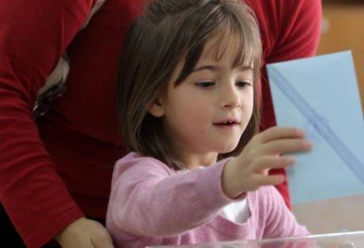 &Eta; &sigma;&tau;&alpha;&upsilon;&rho;&omicron;&delta;&omicron;&sigma;ί&alpha; &tau;&omega;&nu; &upsilon;&pi;&omicron;&psi;ή&phi;&iota;&omega;&nu; &Delta;&eta;&mu;&omicron;&tau;&iota;&kappa;ώ&nu; &Sigma;&upsilon;&mu;&beta;&omicron;ύ&lambda;&omega;&nu; &sigma;&epsilon; ό&lambda;&eta; &tau;&eta; &Lambda;ή&mu;&nu;&omicron;