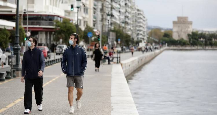 «Κοκκίνισε» η Βόρεια Ελλάδα, ανησυχία στους ειδικούς -Πιο αυστηρά μέτρα για τους ανεμβολίαστους