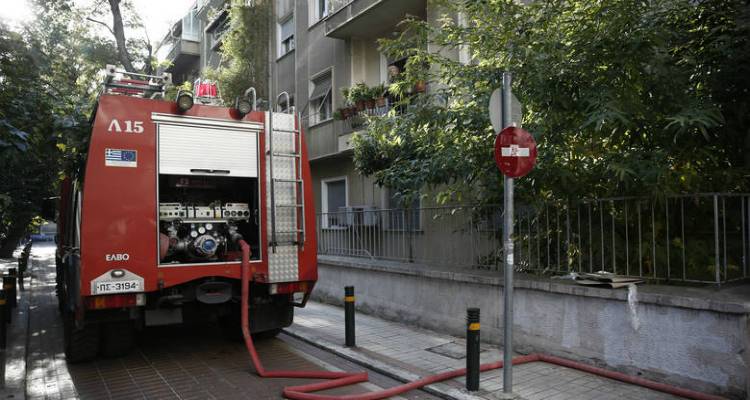 &Omicron;&iota;&kappa;&omicron;&gamma;&epsilon;&nu;&epsilon;&iota;&alpha;&kappa;ή &tau;&rho;&alpha;&gamma;&omega;&delta;ί&alpha; &sigma;&tau;&eta; &Nu;έ&alpha; &Sigma;&mu;ύ&rho;&nu;&eta;: Ά&nu;&delta;&rho;&alpha;&sigmaf; &kappa;&alpha;&iota; &tau;&alpha; &delta;ύ&omicron; &tau;&omicron;&upsilon; &pi;&alpha;&iota;&delta;&iota;ά &nu;&epsilon;&kappa;&rho;&omicron;ί &alpha;&pi;ό &pi;&upsilon;&rho;&kappa;&alpha;&gamma;&iota;ά
