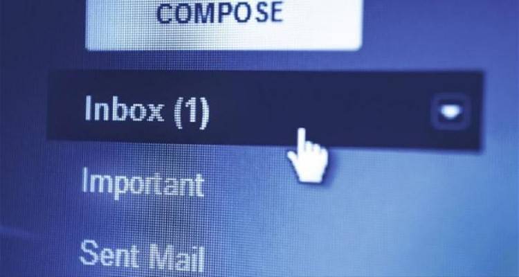 &Eta; &Epsilon;&Lambda;.&Alpha;&Sigma; &pi;&rho;&omicron;&epsilon;&iota;&delta;&omicron;&pi;&omicron;&iota;&epsilon;ί: &laquo;&Nu;έ&alpha; &alpha;&pi;ά&tau;&eta; &mu;έ&sigma;&omega; mail &sigma;&tau;&omicron; ό&nu;&omicron;&mu;&alpha; &tau;&eta;&sigmaf; &alpha;&sigma;&tau;&upsilon;&nu;&omicron;&mu;ί&alpha;&sigmaf;&raquo;