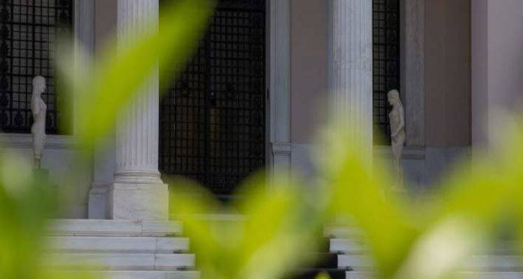 Ζόρια στην κυβέρνηση για να κλείσει η αξιολόγηση | «Πυροβολούν» Σόιμπλε-Τόμσεν