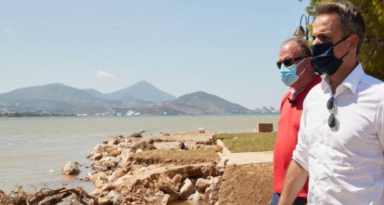 Κακοκαιρία «Ιανός»: Στην Καρδίτσα ο Μητσοτάκης | Σε εξέλιξη επιχείριση απεγκλωβισμού στην Οξυά, με ελικόπτερα