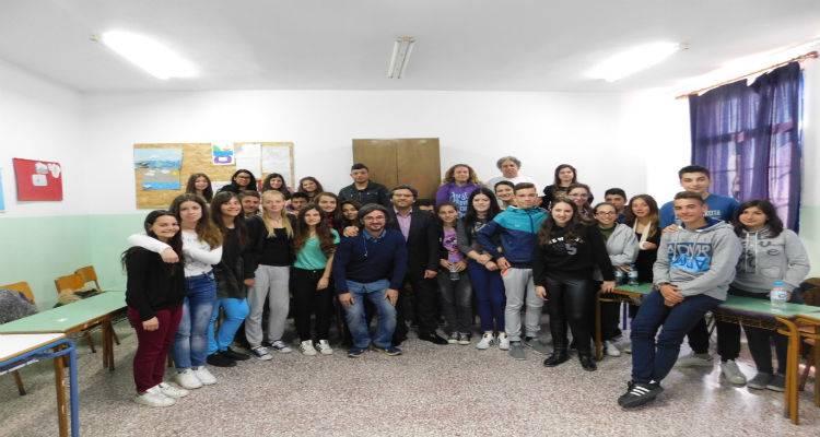 &Tau;&omicron; &Gamma;&upsilon;&mu;&nu;ά&sigma;&iota;&omicron; &Lambda;&iota;&beta;&alpha;&delta;&omicron;&chi;&omega;&rho;ί&omicron;&upsilon; &laquo;&epsilon;&pi;&alpha;&gamma;&gamma;έ&lambda;&epsilon;&tau;&alpha;&iota;&raquo; &sigma;&tau;&omicron;&upsilon;&sigmaf; &mu;&alpha;&theta;&eta;&tau;έ&sigmaf; &tau;&omicron;&upsilon;&sigmaf;&hellip; &tau;&omicron; &kappa;&alpha;&lambda;ό &epsilon;&pi;ά&gamma;&gamma;&epsilon;&lambda;&mu;&alpha;!