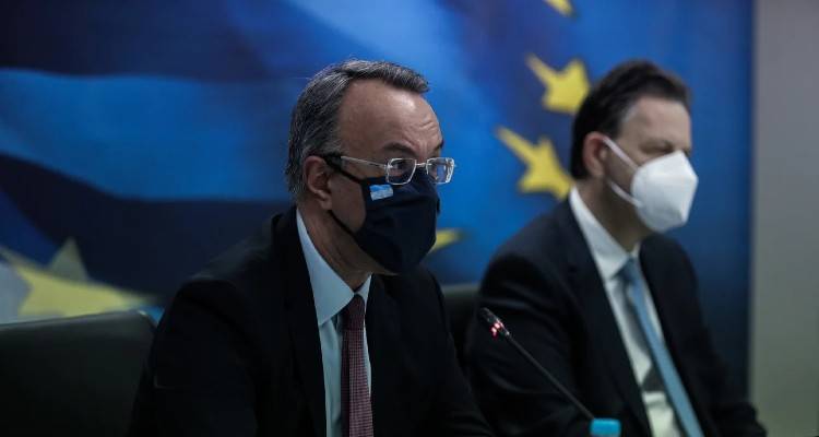 Προϋπολογισμός: Ποιοι κερδίζουν και πόσα από μειώσεις φόρων και εισφορές -Τα επιδόματα για θέρμανση