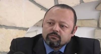&Sigma;&tau;&omicron;&nu; &alpha;&nu;&alpha;&kappa;&rho;&iota;&tau;ή &sigma;ή&mu;&epsilon;&rho;&alpha; &omicron; &Sigma;ώ&rho;&rho;&alpha;&sigmaf;