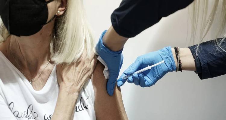 Λαμία: Σε Ψυχιατρικό Νοσοκομείο η γιατρός που απέτρεπε τον κόσμο να εμβολιαστεί