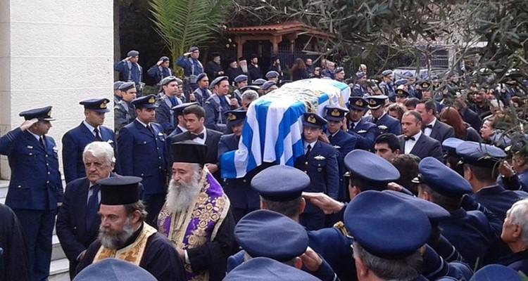 &Alpha;&nu;&epsilon;ί&pi;&omega;&tau;&omicron;&sigmaf; &omicron; &pi;ό&nu;&omicron;&sigmaf; &sigma;&tau;&iota;&sigmaf; &kappa;&eta;&delta;&epsilon;ί&epsilon;&sigmaf; &tau;&omega;&nu; &delta;ύ&omicron; &pi;&iota;&lambda;ό&tau;&omega;&nu; (photos)