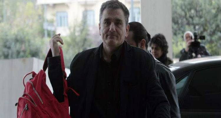 &Sigma;&tau;&omicron; &tau;&rho;&alpha;&pi;έ&zeta;&iota; &tau;&eta;&sigmaf; &delta;&iota;&alpha;&pi;&rho;&alpha;&gamma;&mu;ά&tau;&epsilon;&upsilon;&sigma;&eta;&sigmaf; &xi;&alpha;&nu;ά -&Iota;&delta;&iota;&omega;&tau;&iota;&kappa;&omicron;&pi;&omicron;&iota;ή&sigma;&epsilon;&iota;&sigmaf; &kappa;&alpha;&iota; &laquo;&kappa;ό&kappa;&kappa;&iota;&nu;&alpha;&raquo; &delta;ά&nu;&epsilon;&iota;&alpha; &sigma;&tau;&omicron; &pi;&rho;ό&gamma;&rho;&alpha;&mu;&mu;&alpha;