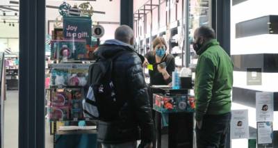 &Epsilon;&rho;&chi;&omicron;&nu;&tau;&alpha;&iota; &alpha;&upsilon;&xi;ή&sigma;&epsilon;&iota;&sigmaf; &mu;&iota;&sigma;&theta;ώ&nu; &gamma;&iota;&alpha; &tau;&omicron;&upsilon;&sigmaf; &iota;&delta;&iota;&omega;&tau;&iota;&kappa;&omicron;ύ&sigmaf; &upsilon;&pi;&alpha;&lambda;&lambda;ή&lambda;&omicron;&upsilon;&sigmaf; | &Pi;&omicron;&iota;&omicron;&upsilon;&sigmaf; &alpha;&phi;&omicron;&rho;ά, &pi;&alpha;&rho;&alpha;&delta;&epsilon;ί&gamma;&mu;&alpha;&tau;&alpha;