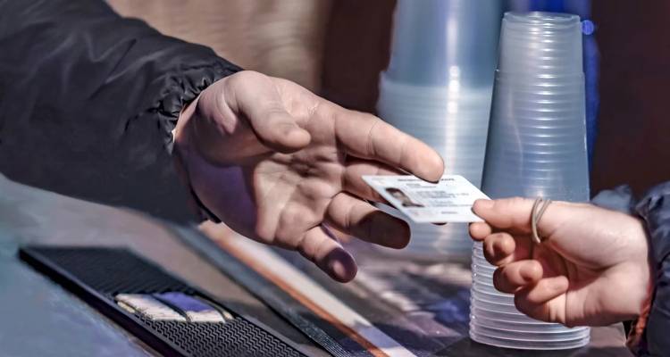 Τι ισχύει για όσους δεν εξέδωσαν ακόμα νέα ταυτότητα και Προσωπικό Αριθμό