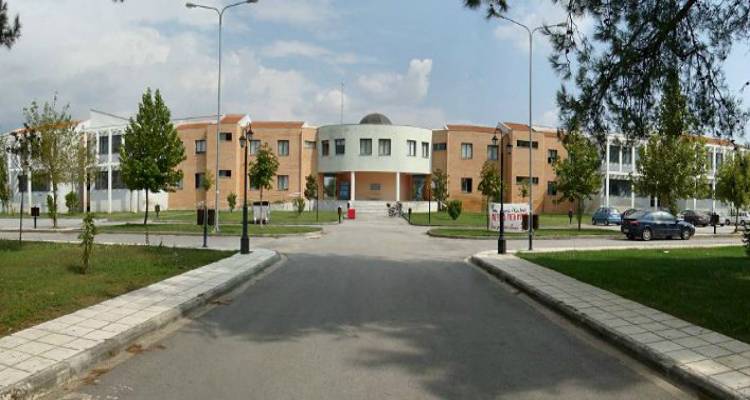 &Tau;&Epsilon;&Iota; &Sigma;&epsilon;&rho;&rho;ώ&nu;: &Kappa;&alpha;&iota; &delta;&epsilon;ύ&tau;&epsilon;&rho;&omicron;&sigmaf; &kappa;&alpha;&theta;&eta;&gamma;&eta;&tau;ή&sigmaf; &epsilon;&mu;&pi;&lambda;έ&kappa;&epsilon;&tau;&alpha;&iota; &sigma;&tau;&eta;&nu; &upsilon;&pi;ό&theta;&epsilon;&sigma;&eta; &tau;&omega;&nu; &epsilon;&kappa;&beta;&iota;&alpha;&sigma;&mu;ώ&nu;