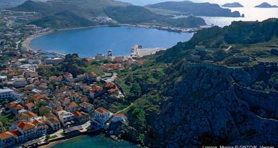 Greek Travel Awards 2025: &Pi;&omicron;&iota;&omicron;&iota; &pi;&rho;&omicron;&omicron;&rho;&iota;&sigma;&mu;&omicron;ί &beta;&rho;&alpha;&beta;&epsilon;ύ&tau;&eta;&kappa;&alpha;&nu; | &Eta; &Lambda;ή&mu;&nu;&omicron;&sigmaf; &sigma;&tau;&iota;&sigmaf; &phi;&epsilon;&tau;&iota;&nu;έ&sigmaf; &upsilon;&pi;&omicron;&psi;&eta;&phi;&iota;ό&tau;&eta;&tau;&epsilon;&sigmaf;