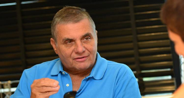 &Gamma;&iota;ώ&rho;&gamma;&omicron;&sigmaf; &Tau;&rho;ά&gamma;&kappa;&alpha;&sigmaf;: &laquo;&Mu;ύ&lambda;&omicron;&sigmaf;&raquo; &tau;&omicron; &kappa;ό&mu;&mu;&alpha; &tau;&omicron;&upsilon; - &Omicron; &Kappa;&omicron;&upsilon;&rho;&tau;&zeta;ί&delta;&eta;&sigmaf;, &eta; &delta;&iota;&alpha;&delta;&omicron;&chi;ή &kappa;&alpha;&iota; &omicron;&iota; &kappa;&alpha;&tau;&alpha;&gamma;&gamma;&epsilon;&lambda;ί&epsilon;&sigmaf; &alpha;&pi;ό &tau;&eta;&nu; &omicron;&iota;&kappa;&omicron;&gamma;έ&nu;&epsilon;&iota;&alpha;