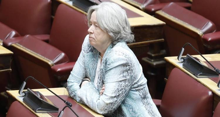&Lambda;&iota;&nu;&omicron;ύ &sigma;&epsilon; &Kappa;&alpha;&sigma;&sigma;&epsilon;&lambda;ά&kappa;&eta;: &laquo;&Delta;&epsilon;&nu; &theta;&alpha; &pi;&alpha;&rho;&alpha;&delta;ώ&sigma;&omega; &tau;&eta;&nu; έ&delta;&rho;&alpha;, &sigma;&upsilon;&mu;&pi;&epsilon;&rho;&iota;&phi;έ&rho;&epsilon;&sigma;&tau;&epsilon; &sigma;&alpha;&nu; &alpha;&upsilon;&tau;ό&kappa;&lambda;&eta;&tau;&omicron;&sigmaf; &delta;&iota;&kappa;&alpha;&sigma;&tau;ή&sigmaf;&raquo; -&Tau;&iota; &alpha;&pi;&alpha;&nu;&tau;ά &omicron; &Sigma;&Upsilon;&Rho;&Iota;&Zeta;&Alpha;