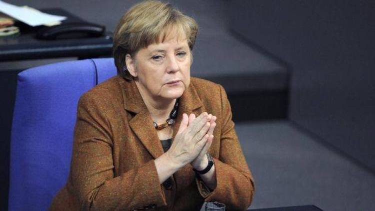 Spiegel: Η Α. Μέρκελ θέλει να κρατήσει την Ελλάδα στην €ζώνη