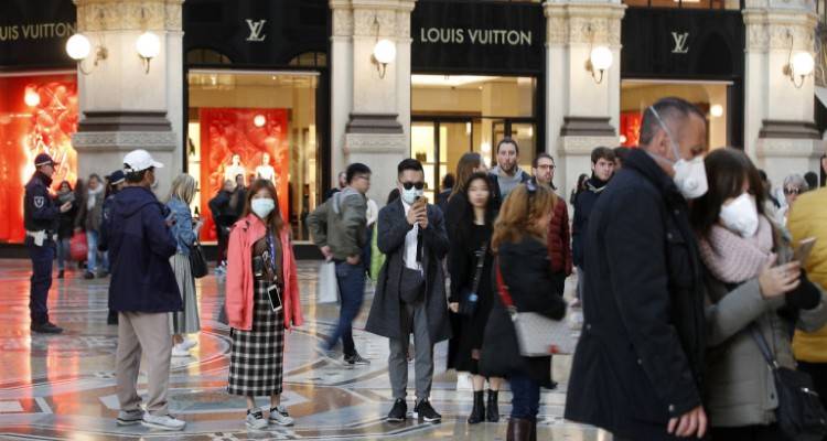 Στα κόκκινα η Ιταλία λόγω κορωνοϊού: Κλείνουν μουσεία, σταματά το καρναβάλι, χωριά σε καραντίνα