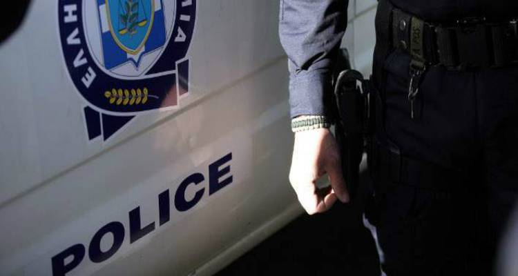 Aπίστευτο περιστατικό στα Χανιά: Δάγκωσε τον αστυνομικό, όταν πήγε να του κάνει έλεγχο