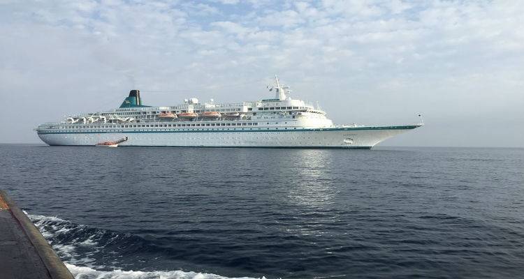 &Sigma;&tau;&eta; &Lambda;ή&mu;&nu;&omicron; &epsilon;&chi;&theta;έ&sigmaf; &tau;&omicron; &laquo;Albatros&raquo; &mu;&epsilon; 600 &tau;&alpha;&xi;&iota;&delta;&iota;ώ&tau;&epsilon;&sigmaf;