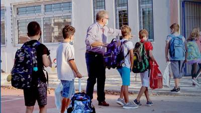 &Sigma;&chi;&omicron;&lambda;&epsilon;ί&alpha;: &Alpha;&nu;&omicron;ί&gamma;&omicron;&upsilon;&nu; &tau;&eta; &Delta;&epsilon;&upsilon;&tau;έ&rho;&alpha; &delta;&eta;&mu;&omicron;&tau;&iota;&kappa;ά, &nu;&eta;&pi;&iota;&alpha;&gamma;&omega;&gamma;&epsilon;ί&alpha; &kappa;&alpha;&iota; &sigma;&chi;&omicron;&lambda;&epsilon;ί&alpha; &epsilon;&iota;&delta;&iota;&kappa;ή&sigmaf; &alpha;&gamma;&omega;&gamma;ή&sigmaf;
