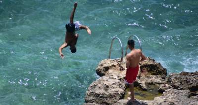 &Kappa;&alpha;&tau;&epsilon;&rho;ί&nu;&eta;: 16&chi;&rho;&omicron;&nu;&omicron;&sigmaf; &chi;&tau;ύ&pi;&eta;&sigma;&epsilon; &sigma;&tau;&omicron;&nu; &alpha;&upsilon;&chi;έ&nu;&alpha;, έ&pi;&epsilon;&iota;&tau;&alpha; &alpha;&pi;ό &pi;&tau;ώ&sigma;&eta; &sigma;&tau;&eta; &theta;ά&lambda;&alpha;&sigma;&sigma;&alpha;