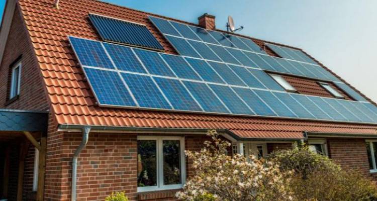 Γαλλία: Τα ηλιακά πάνελ ανάρπαστα - Λύση στην ακρίβεια