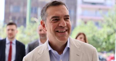 Ά&lambda;&lambda;&alpha; &lambda;έ&epsilon;&iota; &omicron; &Tau;&sigma;ί&pi;&rho;&alpha;&sigmaf;, ά&lambda;&lambda;&alpha; &tau;&alpha; &sigma;&tau;&epsilon;&lambda;έ&chi;&eta; &tau;&omicron;&upsilon; &gamma;&iota;&alpha; &nu;έ&omicron;&upsilon;&sigmaf; &phi;ό&rho;&omicron;&upsilon;&sigmaf; &sigma;&epsilon; &beta;ί&lambda;&epsilon;&sigmaf; &kappa;&alpha;&iota; &pi;&iota;&sigma;ί&nu;&epsilon;&sigmaf; -Έ&kappa;&lambda;&epsilon;&iota;&sigma;&epsilon; &tau;&eta;&nu; &pi;ό&rho;&tau;&alpha; &sigma;&tau;&omicron;&nu; &Phi;ά&mu;&epsilon;&lambda;&lambda;&omicron;