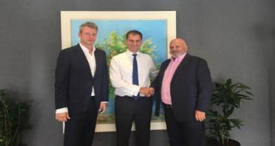 &Xi;&epsilon;&nu;&omicron;&delta;&omicron;&chi;&epsilon;ί&omicron; 5 &alpha;&sigma;&tau;έ&rho;&omega;&nu; &sigma;&tau;&eta; &Lambda;έ&sigma;&beta;&omicron; &alpha;&pi;ό &tau;&omicron;&nu; &Pi;&epsilon;&rho;&iota;&kappa;&lambda;ή &Chi;&alpha;&lambda;&alpha;&mu;&alpha;&nu;&delta;ά&rho;&eta;