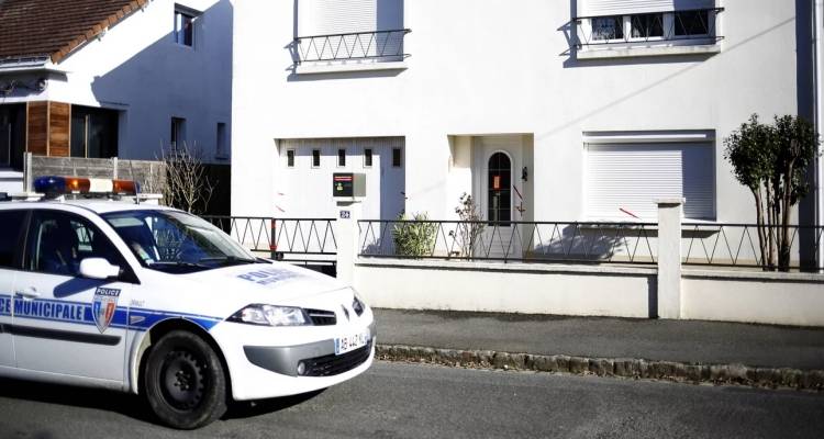 &Sigma;&omicron;&kappa; &sigma;&tau;&eta; &Gamma;&alpha;&lambda;&lambda;ί&alpha;: &Mu;&epsilon; &mu;&alpha;&chi;&alpha;ί&rho;&iota; &sigma;&kappa;ό&tau;&omega;&sigma;&epsilon; &omicron; 41&chi;&rho;&omicron;&nu;&omicron;&sigmaf; &pi;&alpha;&tau;έ&rho;&alpha;&sigmaf; &tau;&iota;&sigmaf; &tau;&rho;&epsilon;&iota;&sigmaf; &kappa;ό&rho;&epsilon;&sigmaf; &tau;&omicron;&upsilon; 4, 10 &kappa;&alpha;&iota; 11 &epsilon;&tau;ώ&nu;