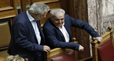 &Phi;&lambda;&alpha;&mu;&pi;&omicron;&upsilon;&rho;ά&rho;&eta;&sigmaf;, &Delta;&rho;ί&tau;&sigma;&alpha;&sigmaf; &kappa;&alpha;&iota; &Sigma;&tau;&alpha;&theta;ά&kappa;&eta;&sigmaf; &kappa;&alpha;&tau;έ&theta;&epsilon;&sigma;&alpha;&nu; &mu;&eta;&nu;ύ&sigma;&epsilon;&iota;&sigmaf; &kappa;&alpha;&tau;ά &tau;&omicron;&upsilon; &delta;&eta;&mu;&omicron;&sigma;&iota;&omicron;&gamma;&rho;ά&phi;&omicron;&upsilon; &Sigma;&tau;έ&phi;&alpha;&nu;&omicron;&upsilon; &Chi;ί&omicron;&upsilon;