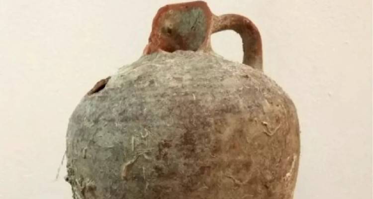 Άγιος Ευστράτιος: Ψαράς εντόπισε στη θάλασσα αρχαίους αμφορείς