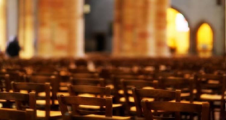 Καρέκλες μοναστηριακού τύπου - Τι να προσέξετε κατά την αγορά